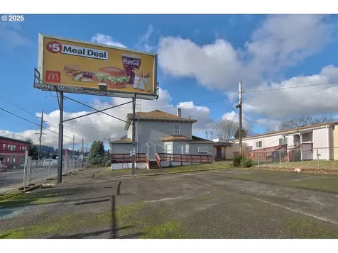 8523 SE Stark Street Portland OR 97216