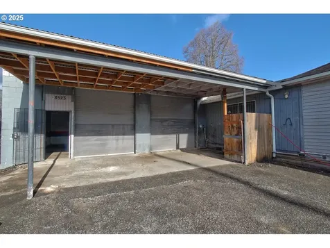 8523 SE Stark Street Portland OR 97216