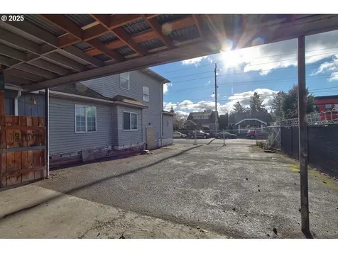 8523 SE Stark Street Portland OR 97216
