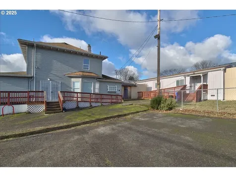 8523 SE Stark Street Portland OR 97216