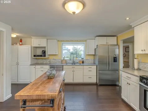 1833 D Street Forest Grove OR 97116