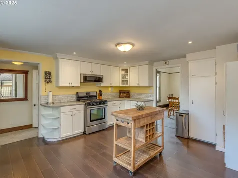 1833 D Street Forest Grove OR 97116