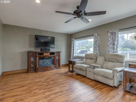 1833 D Street Forest Grove OR 97116