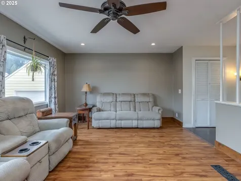 1833 D Street Forest Grove OR 97116