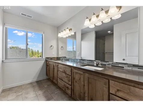 193 N 44th Place Ridgefield WA 98642
