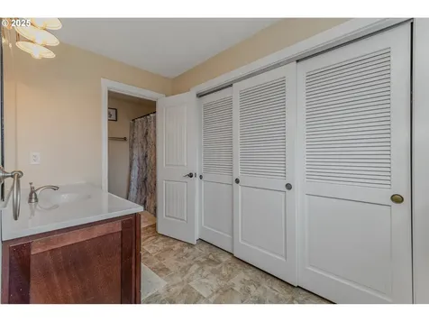 16403 NE 72nd Avenue Vancouver WA 98686