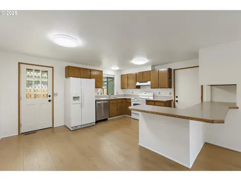 6318 SE 93rd Avenue Portland OR 97266