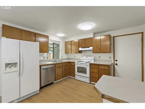 6318 SE 93rd Avenue Portland OR 97266