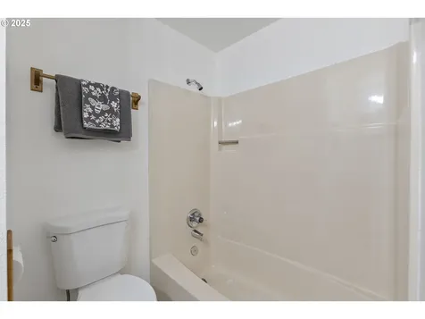 6318 SE 93rd Avenue Portland OR 97266