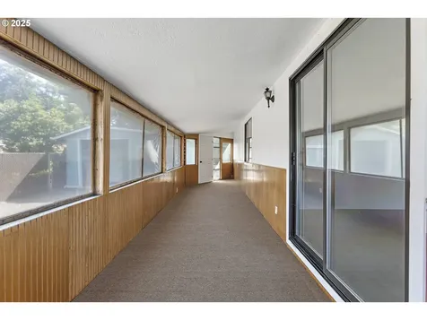 6318 SE 93rd Avenue Portland OR 97266