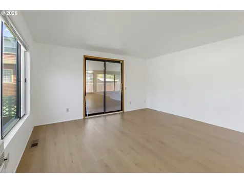 6318 SE 93rd Avenue Portland OR 97266