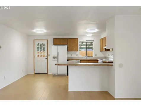 6318 SE 93rd Avenue Portland OR 97266