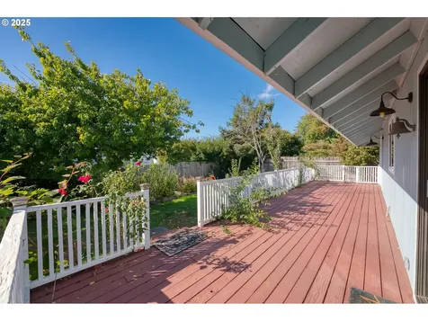 825 Midland Way Brookings OR 97415