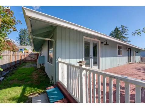 825 Midland Way Brookings OR 97415