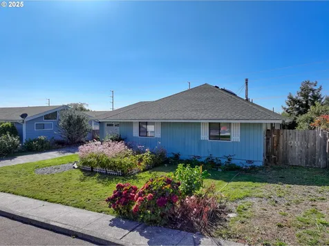 825 Midland Way Brookings OR 97415