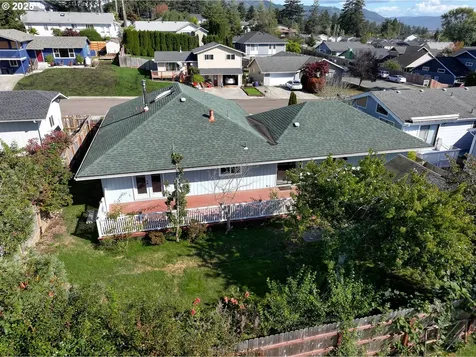 825 Midland Way Brookings OR 97415