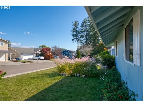 825 Midland Way Brookings OR 97415