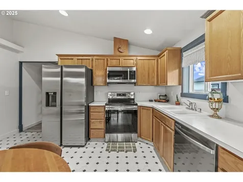 272 Adams Drive Kelso WA 98626