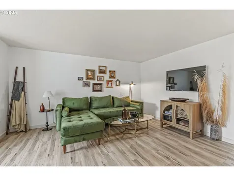 272 Adams Drive Kelso WA 98626
