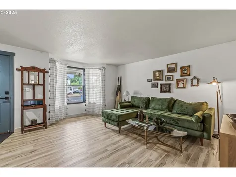 272 Adams Drive Kelso WA 98626