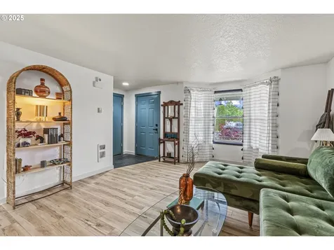 272 Adams Drive Kelso WA 98626