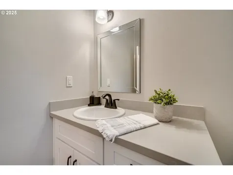8615 NE 107th Avenue Vancouver WA 98662
