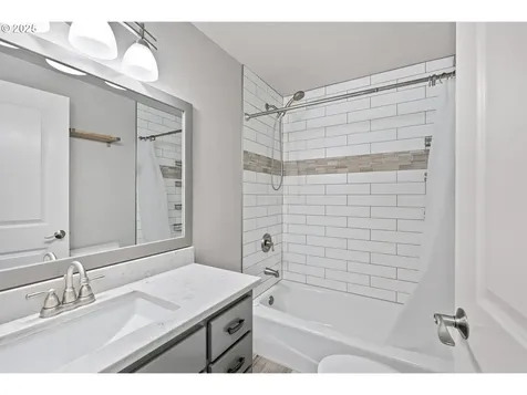 4851 Avalon Street Eugene OR 97402