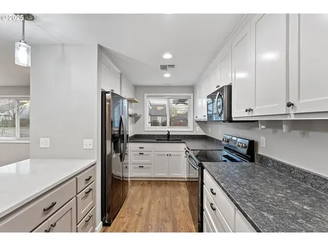 4851 Avalon Street Eugene OR 97402