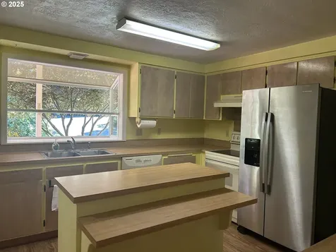2061 45th Street Florence OR 97439
