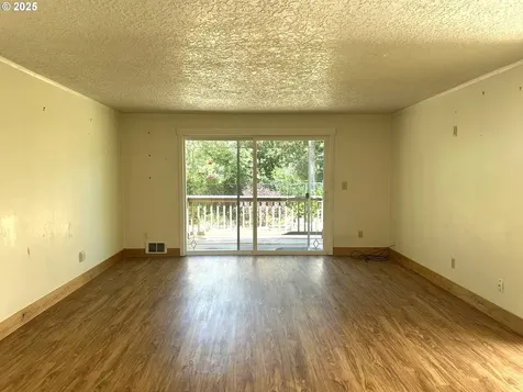 2061 45th Street Florence OR 97439
