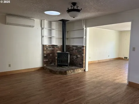 2061 45th Street Florence OR 97439