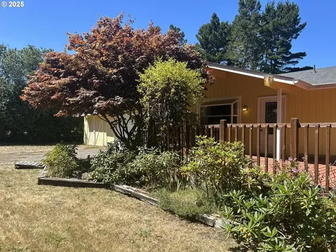 2061 45th Street Florence OR 97439