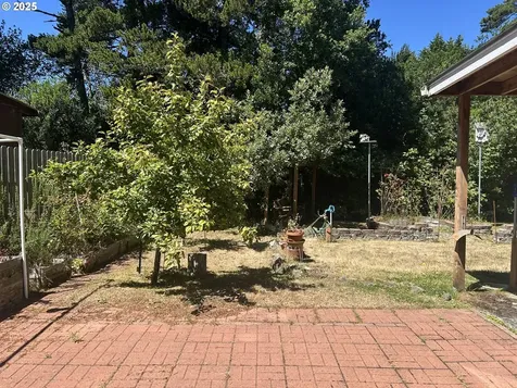 2061 45th Street Florence OR 97439