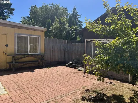 2061 45th Street Florence OR 97439