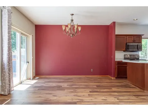 6194 SE Maple Street Hillsboro OR 97123