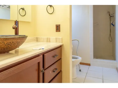 6194 SE Maple Street Hillsboro OR 97123