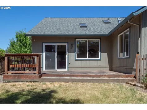 6194 SE Maple Street Hillsboro OR 97123