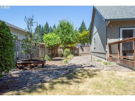 6194 SE Maple Street Hillsboro OR 97123