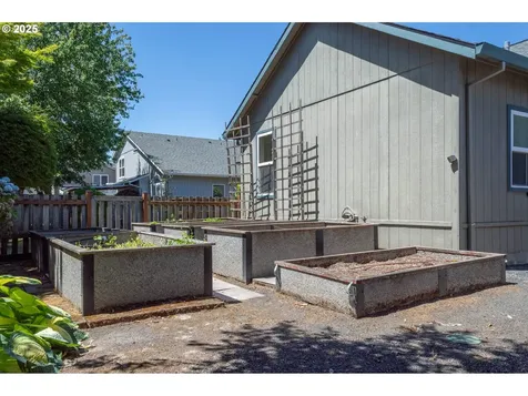 6194 SE Maple Street Hillsboro OR 97123