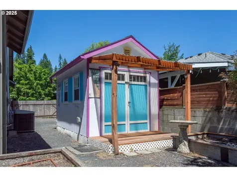 6194 SE Maple Street Hillsboro OR 97123