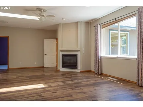 6194 SE Maple Street Hillsboro OR 97123