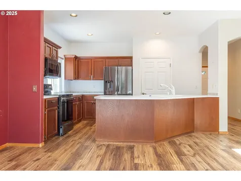 6194 SE Maple Street Hillsboro OR 97123