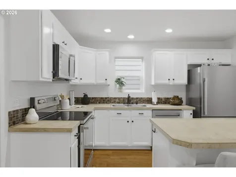 879 SW Windrose Terrace Beaverton OR 97003