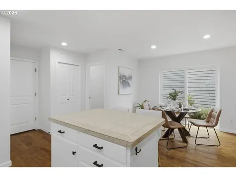 879 SW Windrose Terrace Beaverton OR 97003