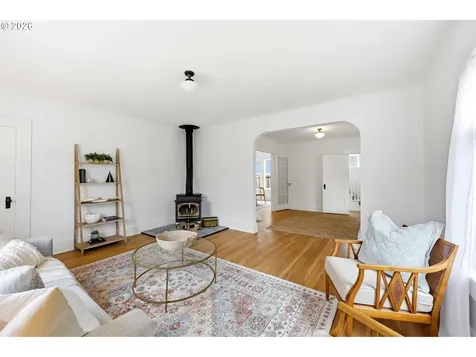 6104 SE Francis Street Portland OR 97206