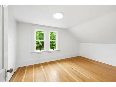 6104 SE Francis Street Portland OR 97206