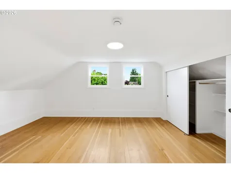 6104 SE Francis Street Portland OR 97206