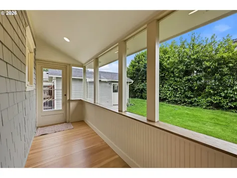 6104 SE Francis Street Portland OR 97206