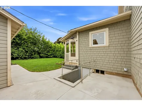 6104 SE Francis Street Portland OR 97206