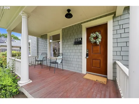 6104 SE Francis Street Portland OR 97206